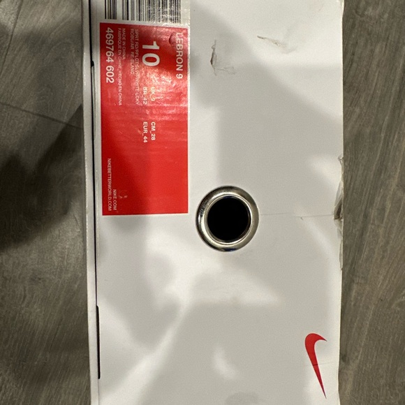 Nike Lebron 9s Christmas Edition - Picture 6 of 8